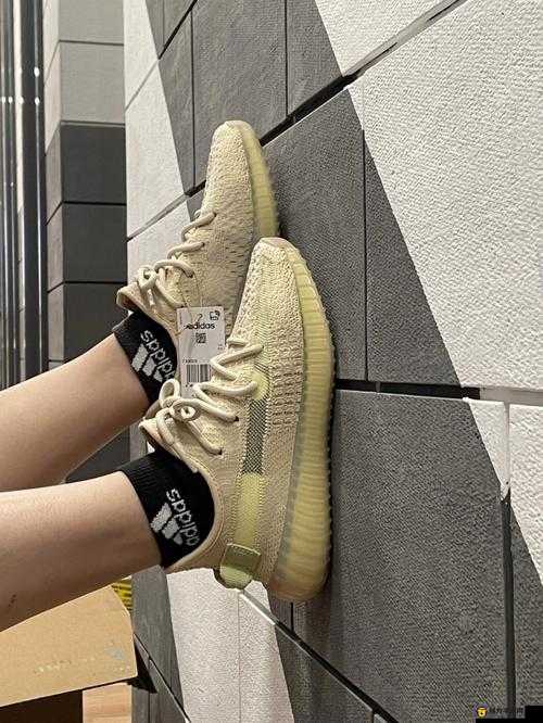 yeezy350 亚洲限定亚麻 2022 之独特魅力与时尚风采展示